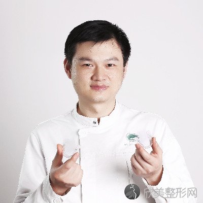 成都亚非牙科 付雄伟做牙齿矫正怎么样？附医生简介-牙齿矫正案例及价格表