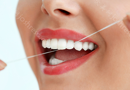 闭嘴时上牙包住下牙正常吗?如何矫正呢?